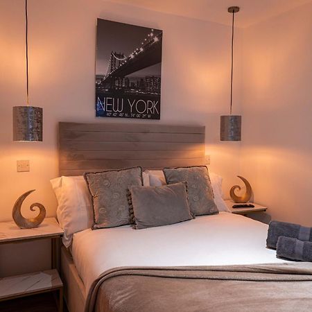 Manhattan Luxury Suites Bradford  Room photo